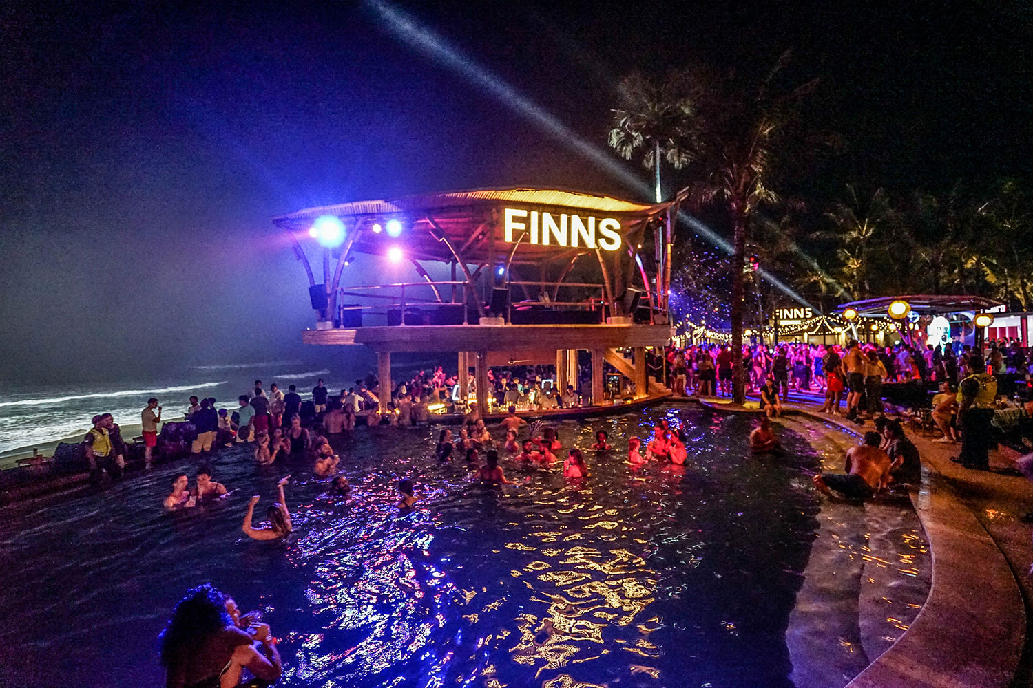 Finns Beach Club, Bali